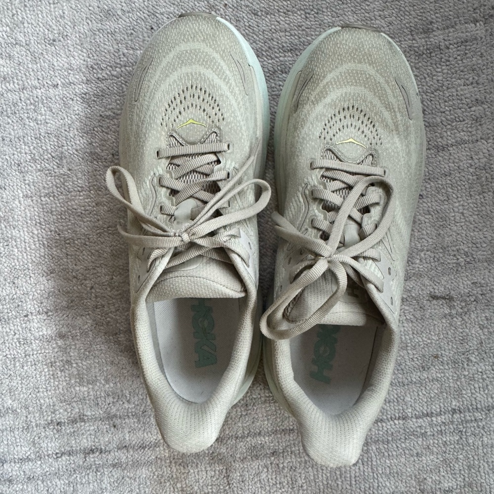 Hoka Women's Arahi 8 - size 9